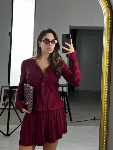 Set cardigan + gonna pieghe bordeaux Set cardigan + gonna pieghe bordeaux