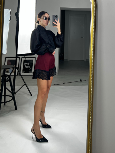 shorts in pizzo bordeaux