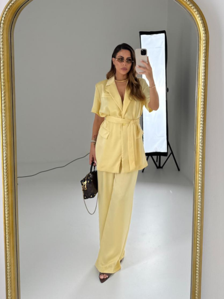 Tailleur satin Amyna giallo