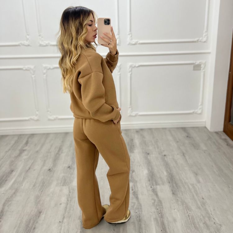 COMFY CAMEL