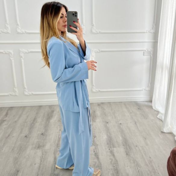 Tailleur gessato celeste